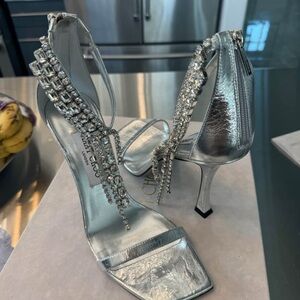 Jimmy Choo Women’s Metallic Silver leather Crystal Heels Size 39 Worn Once